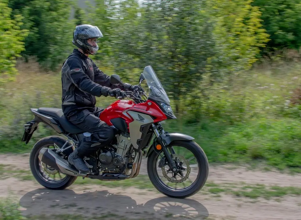 Riding position on the CB500X, side view