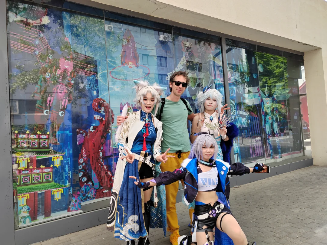 girls dressed as anime cosplay