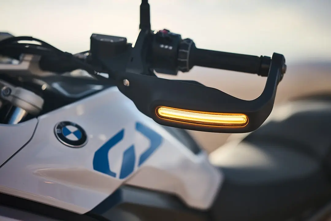 The new BMW R 1300 GS integrated turning light