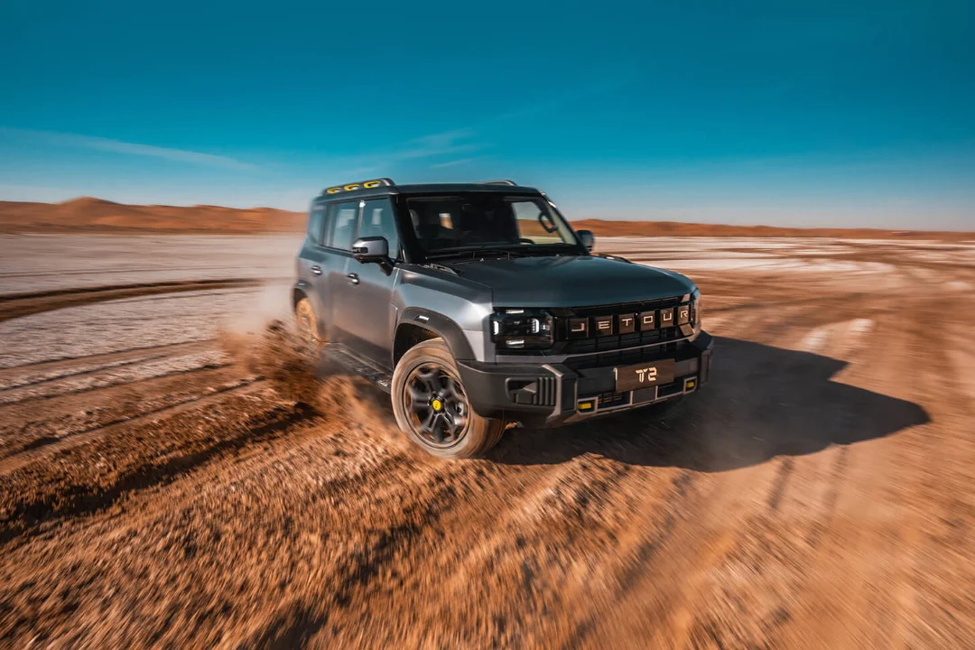 jetour t2 on desert