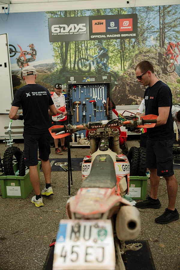 Husqvarna Rentals & Race Service for 6DAYS 2026: How to Ride the Event Without Shipping Your Own Bike - zdjęcie 2