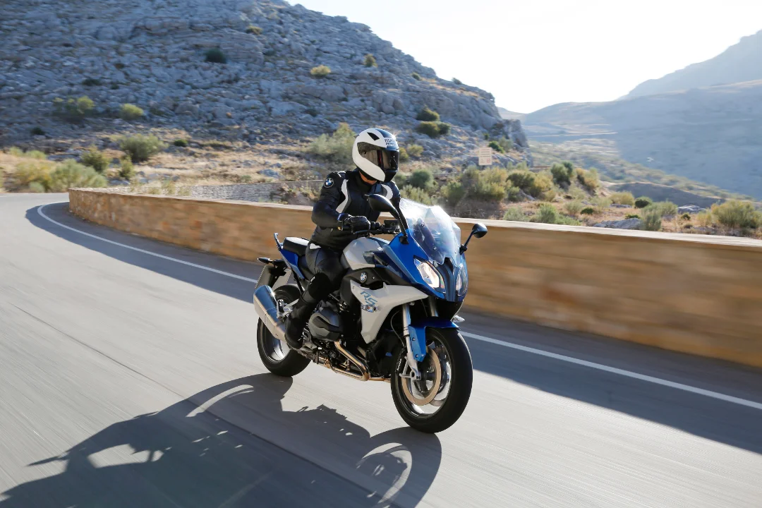 BMW Motorrad Celebrates 50 Years of RS: From the R 100 RS to Today’s Sport-Touring Icons - zdjęcie 2