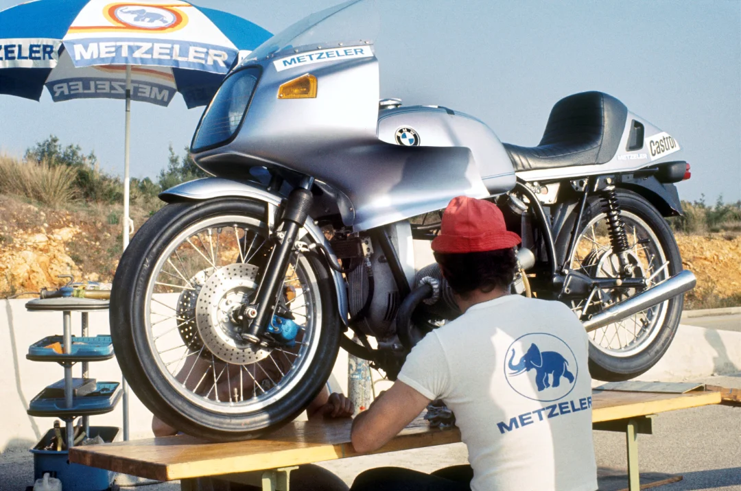 BMW Motorrad Celebrates 50 Years of RS: From the R 100 RS to Today’s Sport-Touring Icons - zdjęcie 4
