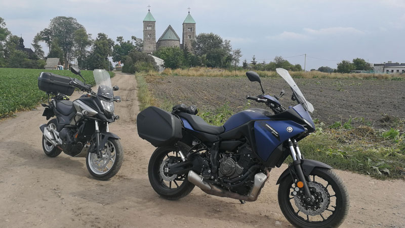 Tracer-700-kontra-Honda-NC