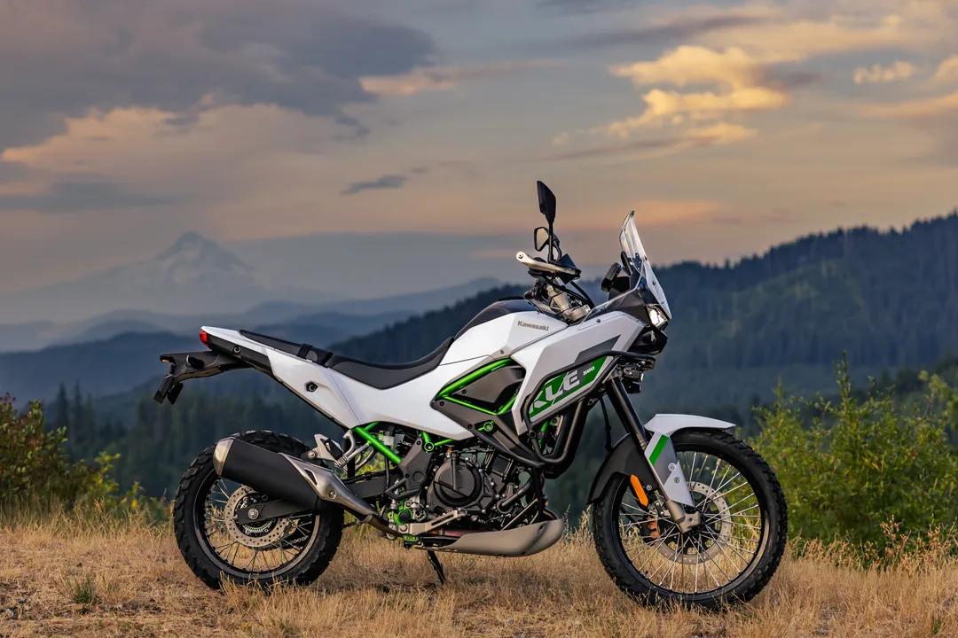Kawasaki KLE500 white