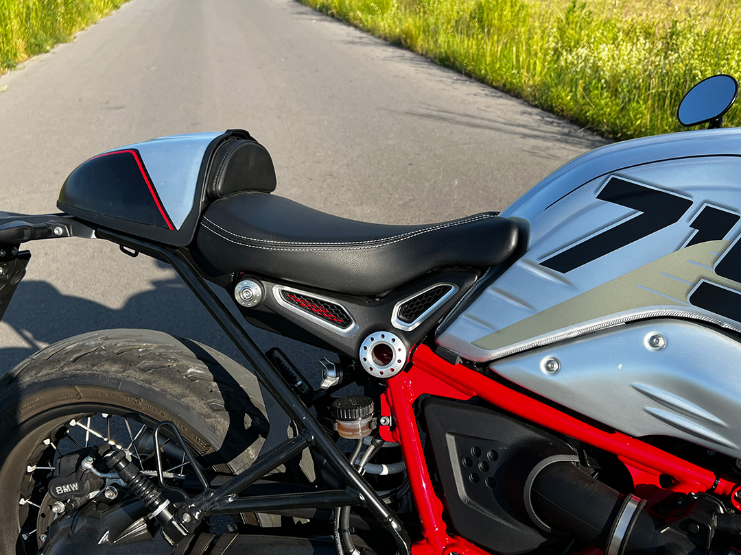 BMW RnineT motorcycle option 719 seat stitching